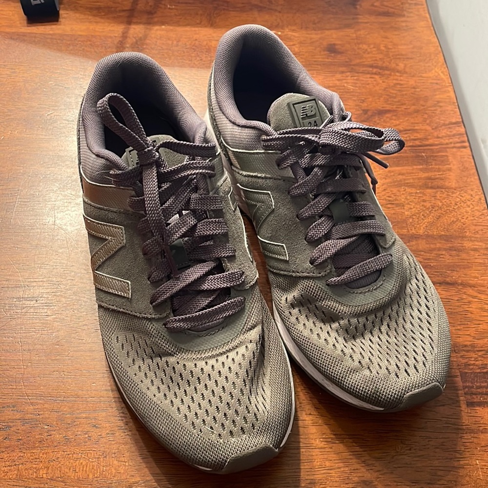 Women’s New Balance Sneakers olive green size 11